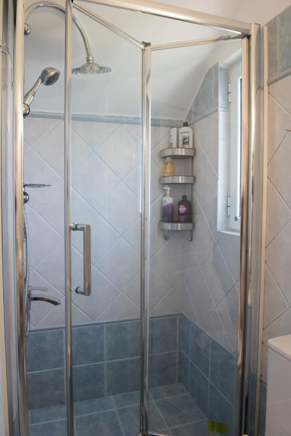 Harris Elegant House Superb View Near Airport Apartment Artemida  Luaran gambar
