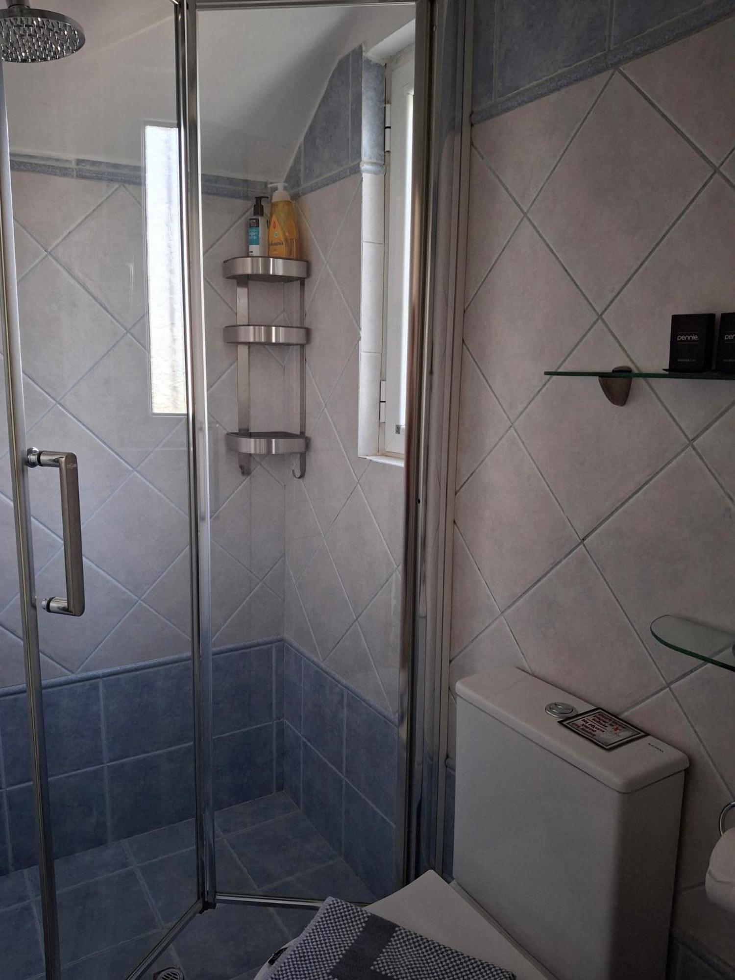 Harris Elegant House Superb View Near Airport Apartment Artemida  Luaran gambar